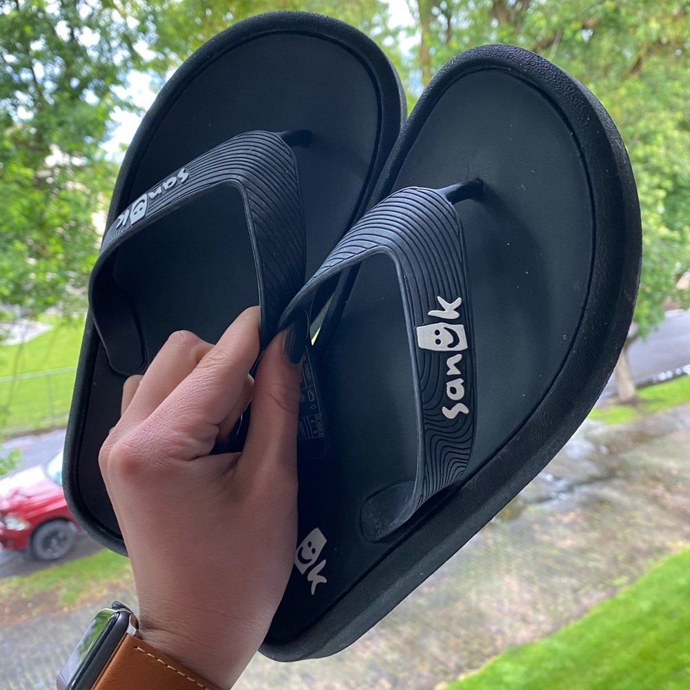 Sanuk Flip-Flops 💕